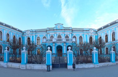 1787 yılında Karina Tohumları projesine göre Rococo tarzı Xviixix asırlık şehir konağı Chertkov yeniden inşa edildi. Rusya, Moskova, Aralık 2019