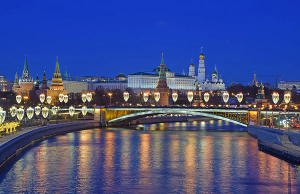 Disparo Nocturno Moscovo Perto Catedral Cristo Salvador Kremlin Rússia Moscou — Fotografia de Stock