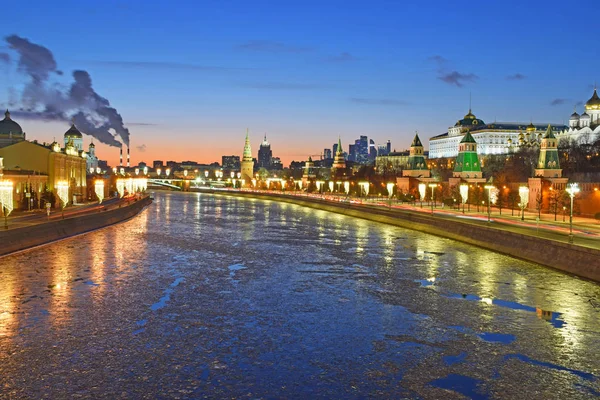 Esti Lövöldözés Moszkvában Megváltó Krisztus Katedrálisa Kreml Közelében Oroszország Moszkva — Stock Fotó