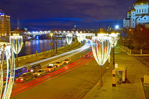 Disparo Nocturno Moscovo Perto Catedral Cristo Salvador Embankment Rio Moscou — Fotografia de Stock