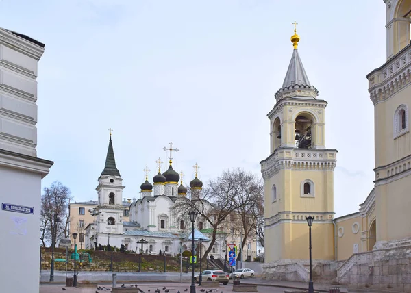 Eski bahçelerdeki Aziz Vladimir Kilisesi 1514 yılında mimar Aleviz Fryazin tarafından Çar Vasily III tarafından inşa edilmiştir. Kilise 1516 'da kutsandı. Rusya, Moskova, Şubat 2020