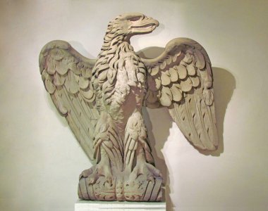 Kartal heykeli, Floransa 'daki San Marco Manastırı' nın avlusunun bir parçasıdır. İtalya, Floransa, Ağustos 2014