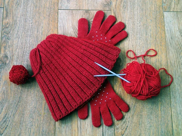 Hat, gloves and yarns