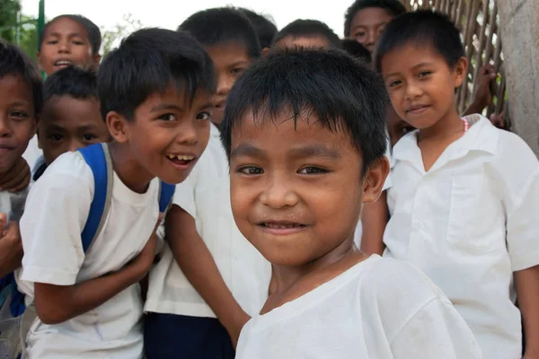 Okul çocukları tatilinde yürüyüş