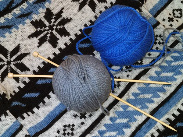 yün ve örme kazak örgü iğne falan batmazdı topları