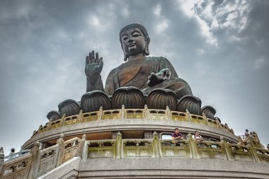 Ngong Ping Köyü, Lantau Island, Hong Kong ünlü Ngong Ping tapınakta dev Buda heykeli.