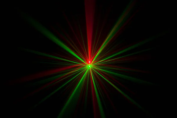 Πολύχρωμες Ακτίνες Φωτός Λέιζερ Που Λαμβάνονται Στο Σκοτεινό Δωμάτιο — Φωτογραφία Αρχείου