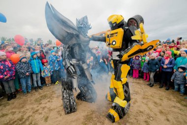 Rusya. Moskova bölgesi. Balashikha, 18 Eylül 2016. Transformers gösteri çocuklar için