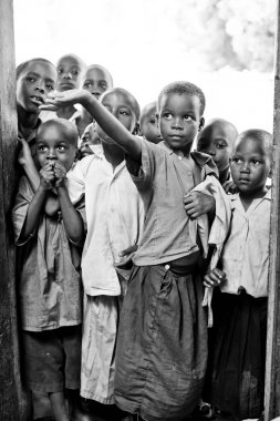 Kenya. 9 Ocak 2012. Afrikalı çocuklar için gıda sormak