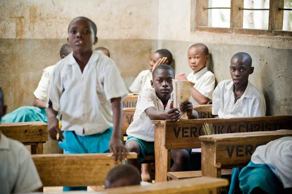 Kenia. Mombasa. 25 januari 2012 Afrikaanse studenten. School. — Stockfoto