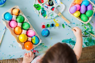 Bebek resim Paskalya yumurtaları