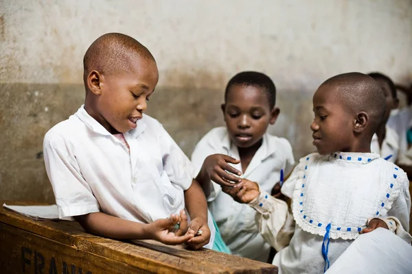 Kenya. Mombasa. 25 gennaio 2012 Studenti africani. Scuola . — Foto Stock