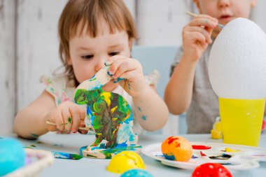 Bebek resim Paskalya yumurtaları