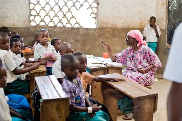 Kenya. Mombasa. 25 gennaio 2012 Studenti africani. Scuola . — Foto Stock