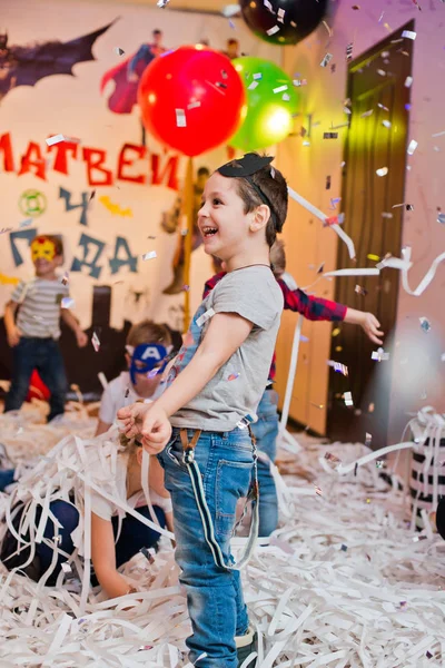 Russia. Moscow - November 20, 2016. Childrens paper disco. — Stock Photo, Image