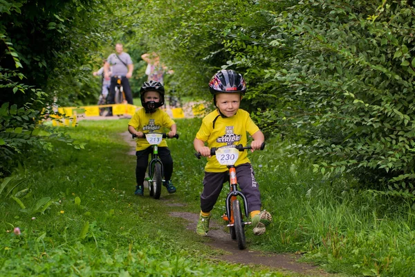 Russia. Moscow. Vorontsovsky Park on the 21st of August. STRIDER CUB 2016. Racing on the balance bike — Stock Photo, Image