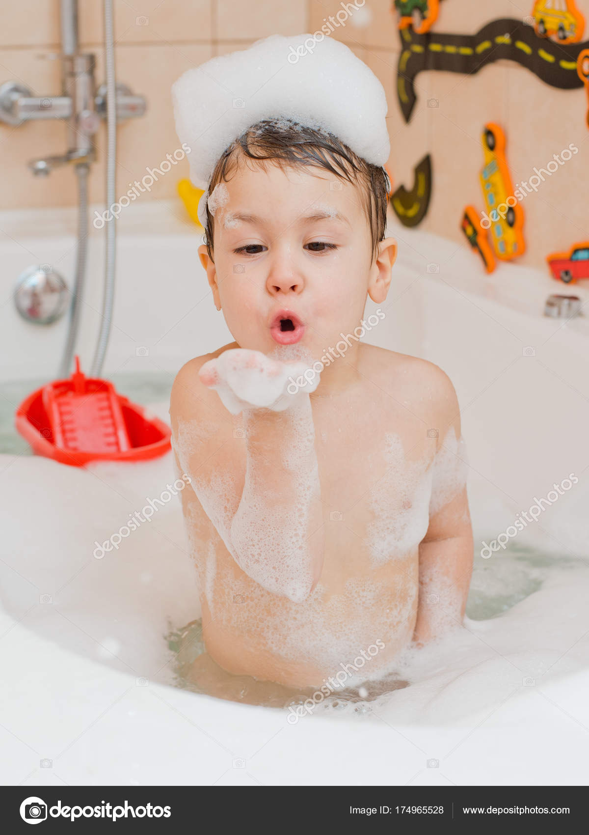 A child taking a bath with foam — Stock Photo © Shangarey 174965528