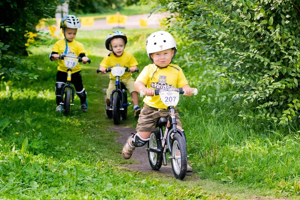 Russia. Moscow. Vorontsovsky Park on the 21st of August. STRIDER CUB 2016. Racing on the balance bike — Stock Photo, Image