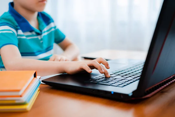 Educación Distancia Línea Colegial Estudia Casa Hace Los Deberes Escolares — Foto de Stock