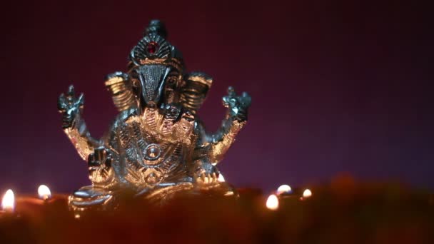 Heer ganesha met klei olielamp en bloemen, ruimte voor tekst — Stockvideo