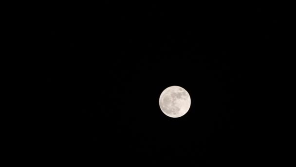 lune se déplaçant d'un endroit à l'autre par laps de temps .