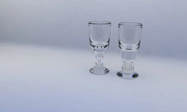 Bottiglia di vetro inversa, visualizzazione a destra rendering 3d , — Foto Stock