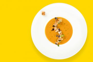 Sarı sebze çorbası