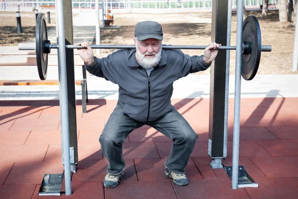 Old man doing fitness — Stock Photo, Image