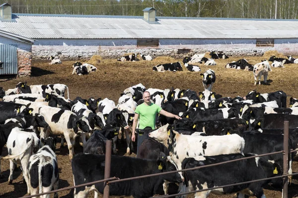 Agriculture industry, farming, people and animal husbandry — Stock Photo, Image