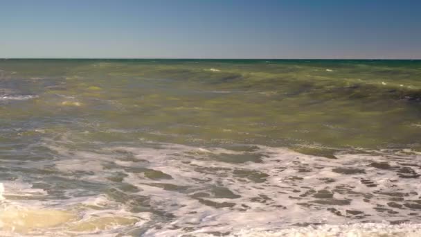Κύματα θάλασσα ακτή παραλία καταιγίδα. — Αρχείο Βίντεο