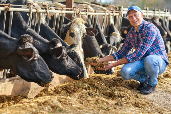 портрет человека на ранчо для скота
.