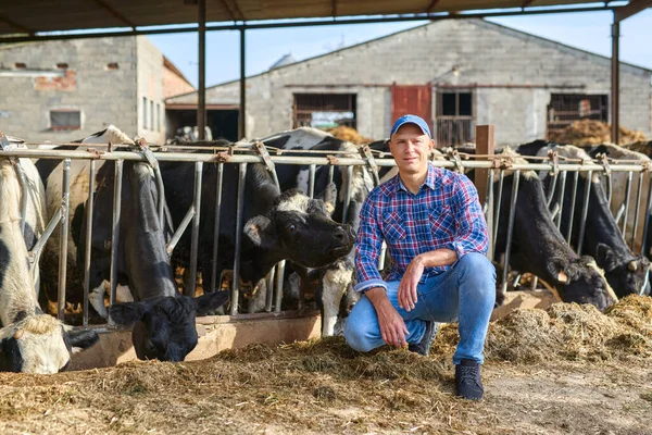 Портрет человека на ранчо для скота . — стоковое фото