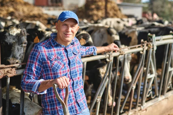 Portrait of a man on livestock ranches. — Stock Photo, Image