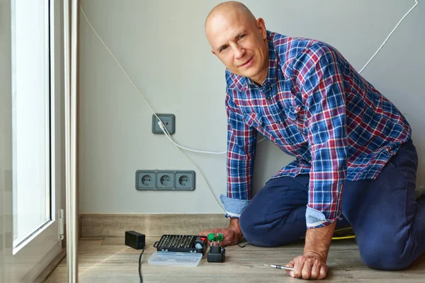 Electrician Installing Socket In House. — Stock Photo, Image