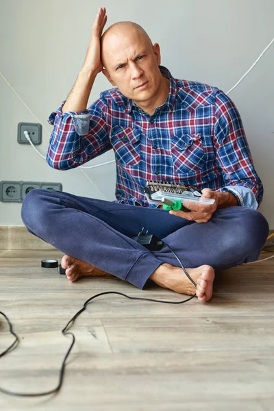 Electrician Installing Socket In House. — Stock Photo, Image