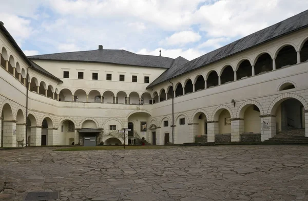 Gård Schloss Strasburg - Stock-foto