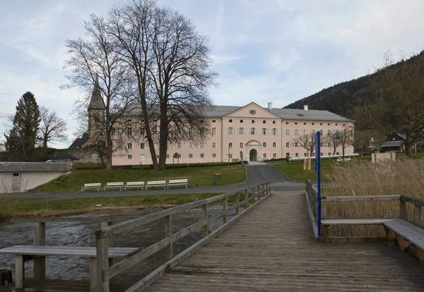 Pohled z jezera Ossiach Abbey — Stock fotografie