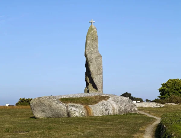 Mannen Marz permanent steen (Menhir) — Stockfoto