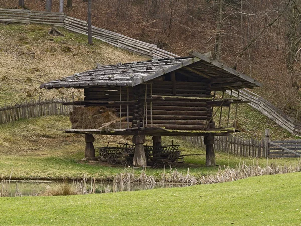 Österrikiska friluftsmuseet Stuebing nära Graz: Pfostenscheune — Stockfoto