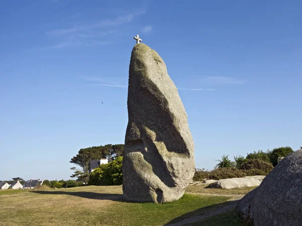 Män Marz stående sten (Menhir) i Breton — Stockfoto