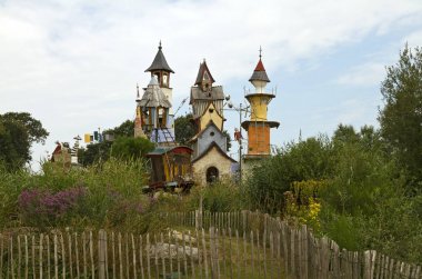 Deli kurguları büyük güzel renkli ve ev bükülmüş