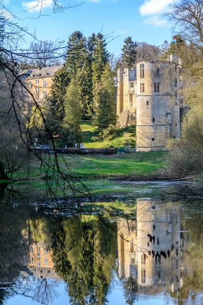 Het oude kasteel van Beaufort in Luxemburg Stockafbeelding