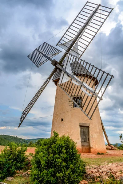 Windmill in La Couvertoirade a Medieval town in Aveyron, France — Stock Photo, Image