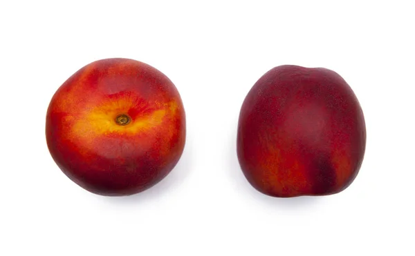 Duas nectarinas isoladas no fundo branco — Fotografia de Stock