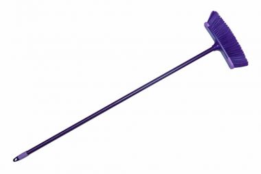 Beyaz arka plan üzerinde izole süpürge temizliği