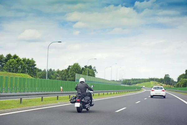 Paisaje Con Motociclista Carretera Viaje —  Fotos de Stock