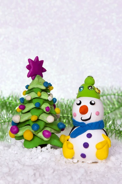 Fir-tree en sneeuwpop. — Stockfoto