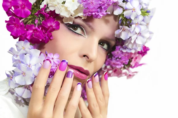Manicure i makijażu z phloxes. — Zdjęcie stockowe