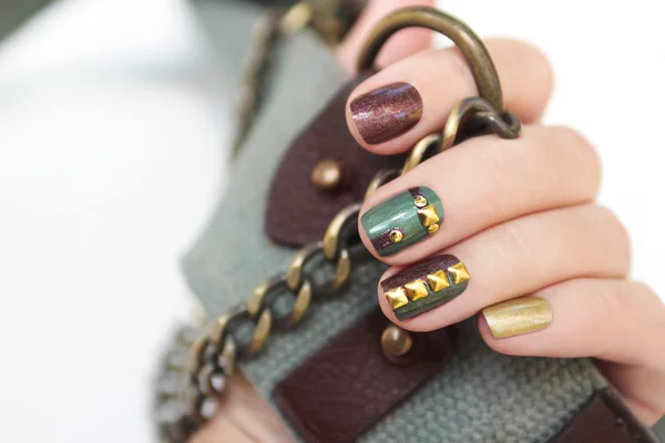 Short manicure brown green. — Stockfoto