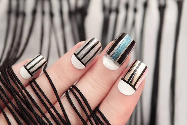 Diseño de uñas de rayas grises — Foto de Stock
